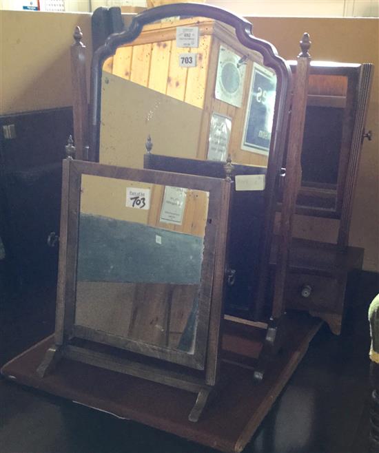 Three toilet mirrors & two nursing chairs(-)